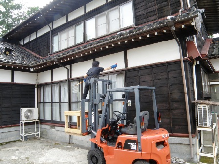 クモの巣を除去する家内